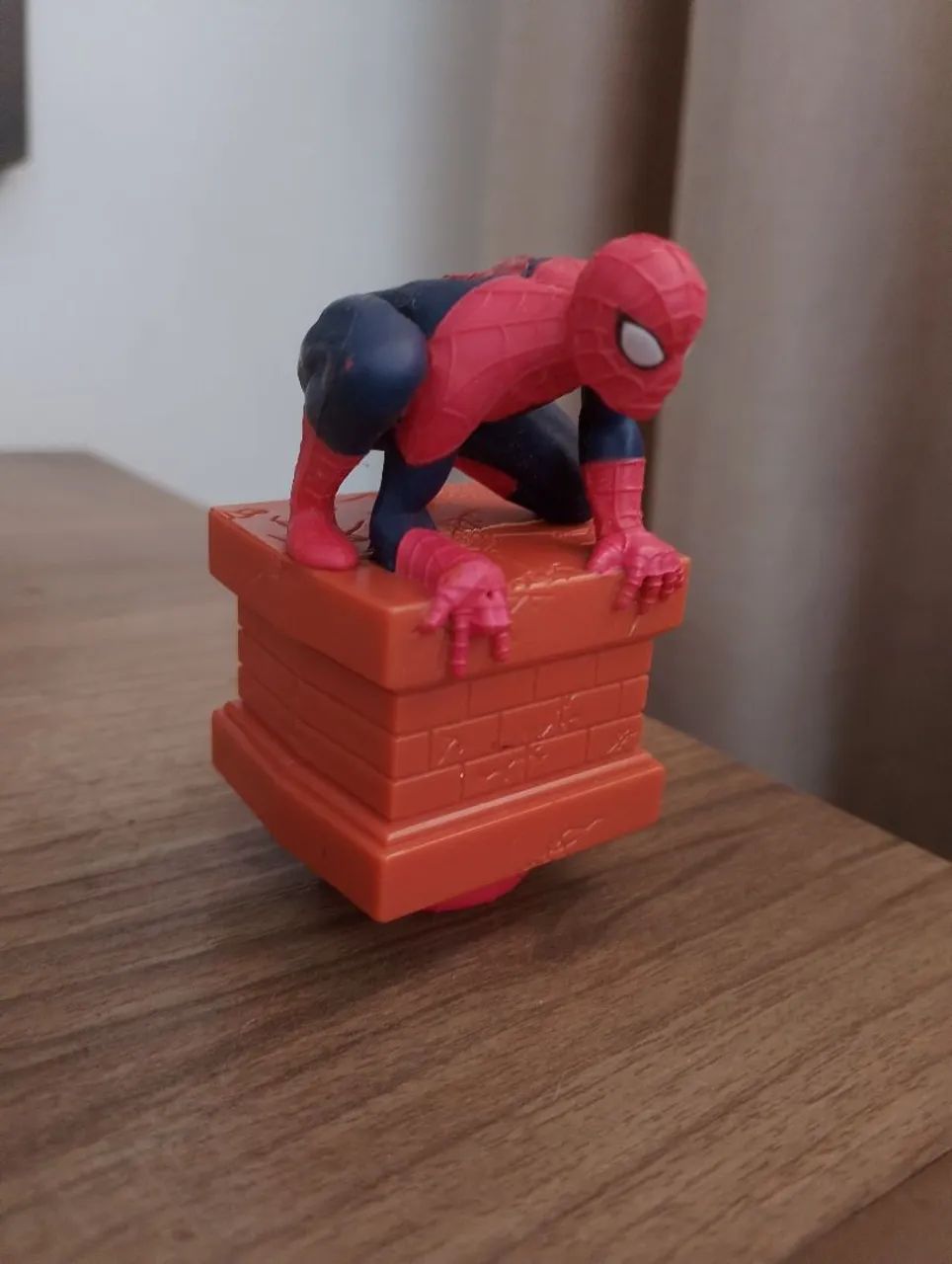 Boneco HOMEM-ARANHA Páscoa LACTA
