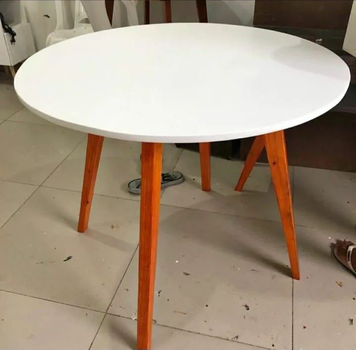 Mesa de jantar à pronta entrega 