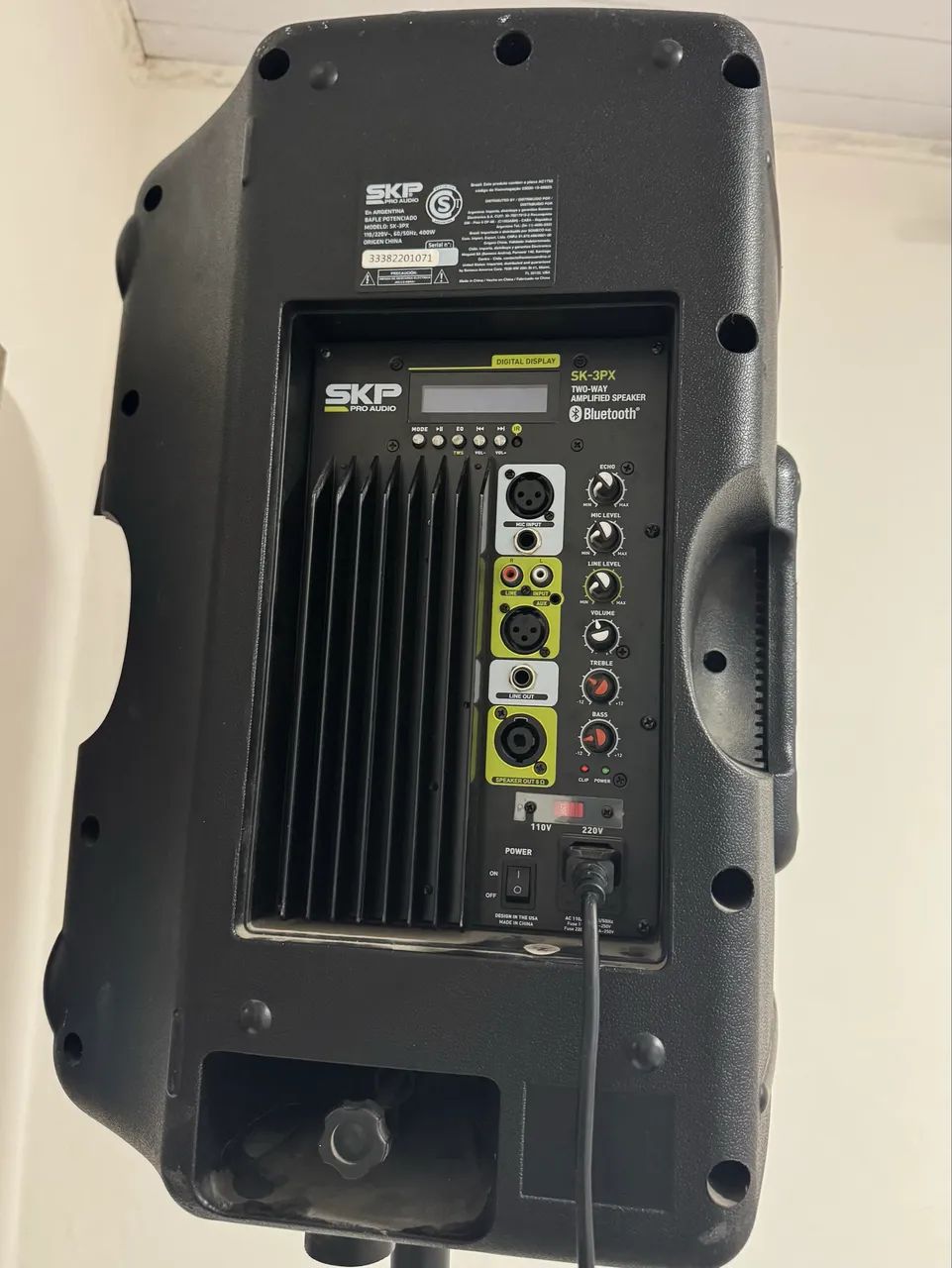Caixa de som SKP Pro Áudio com tripé e kit microfone  - Foto 2