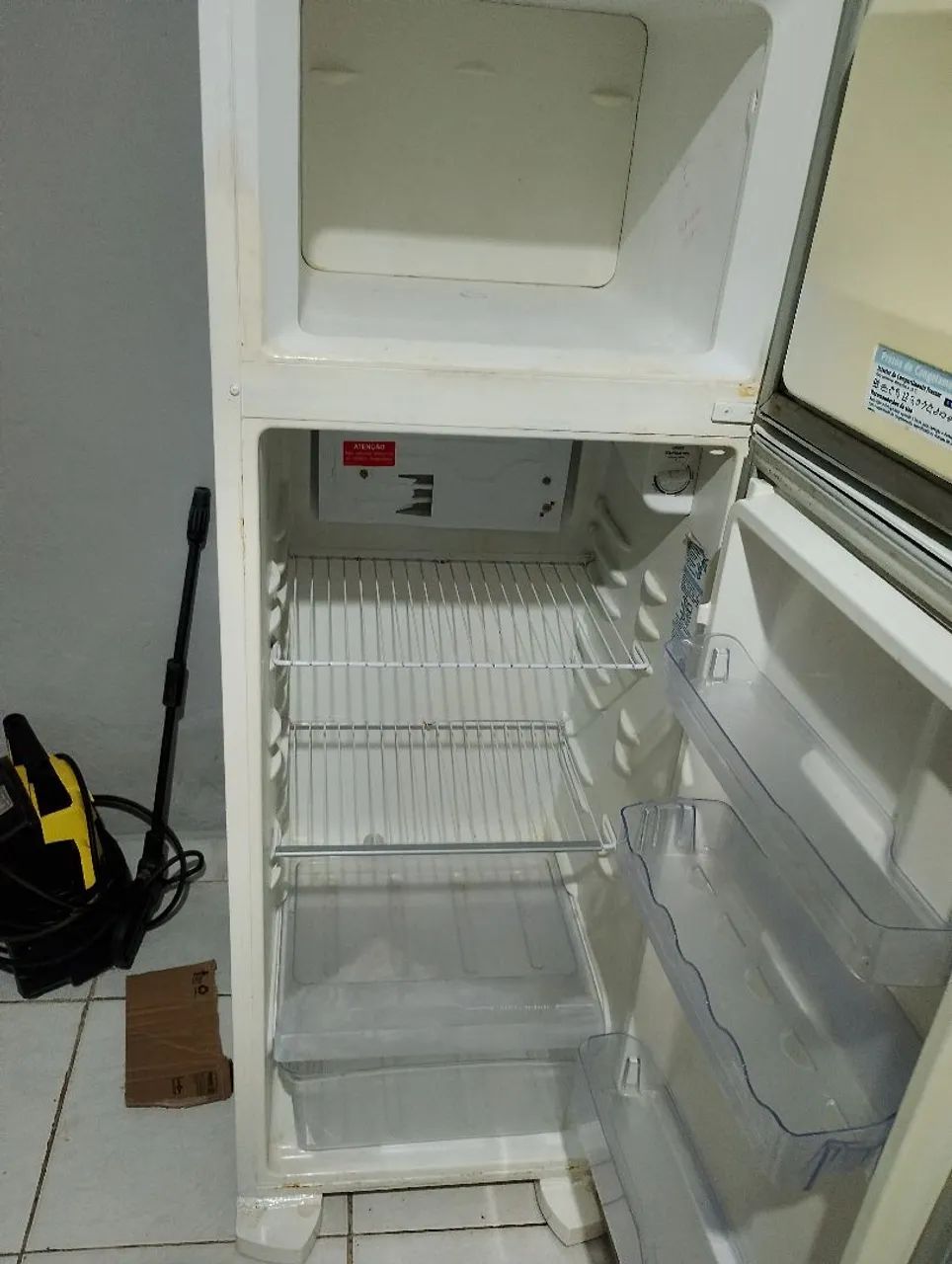 vendo geladeira duas portas  - Foto 2