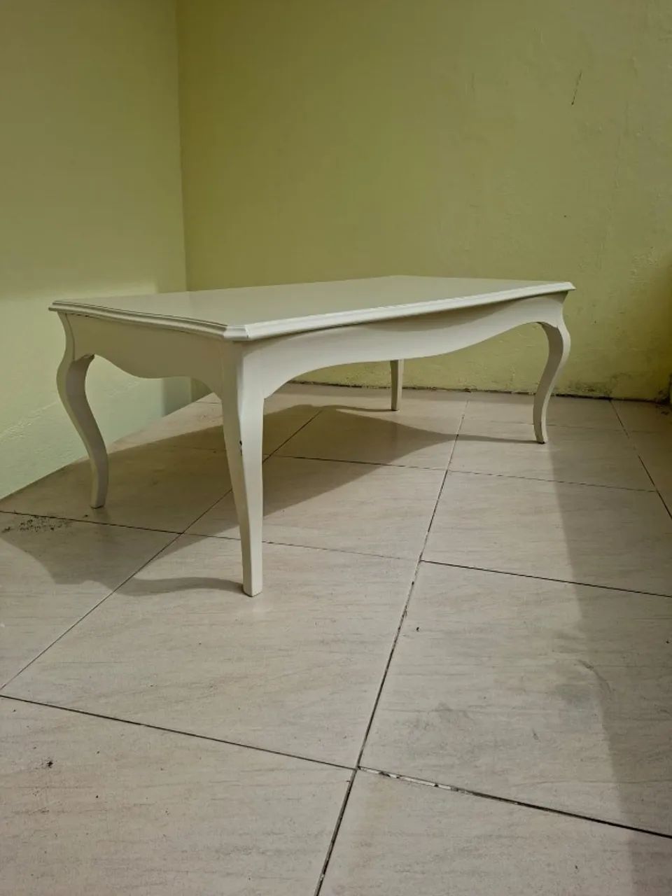 Mesa de centro retangular na cor bege claro - Foto 3