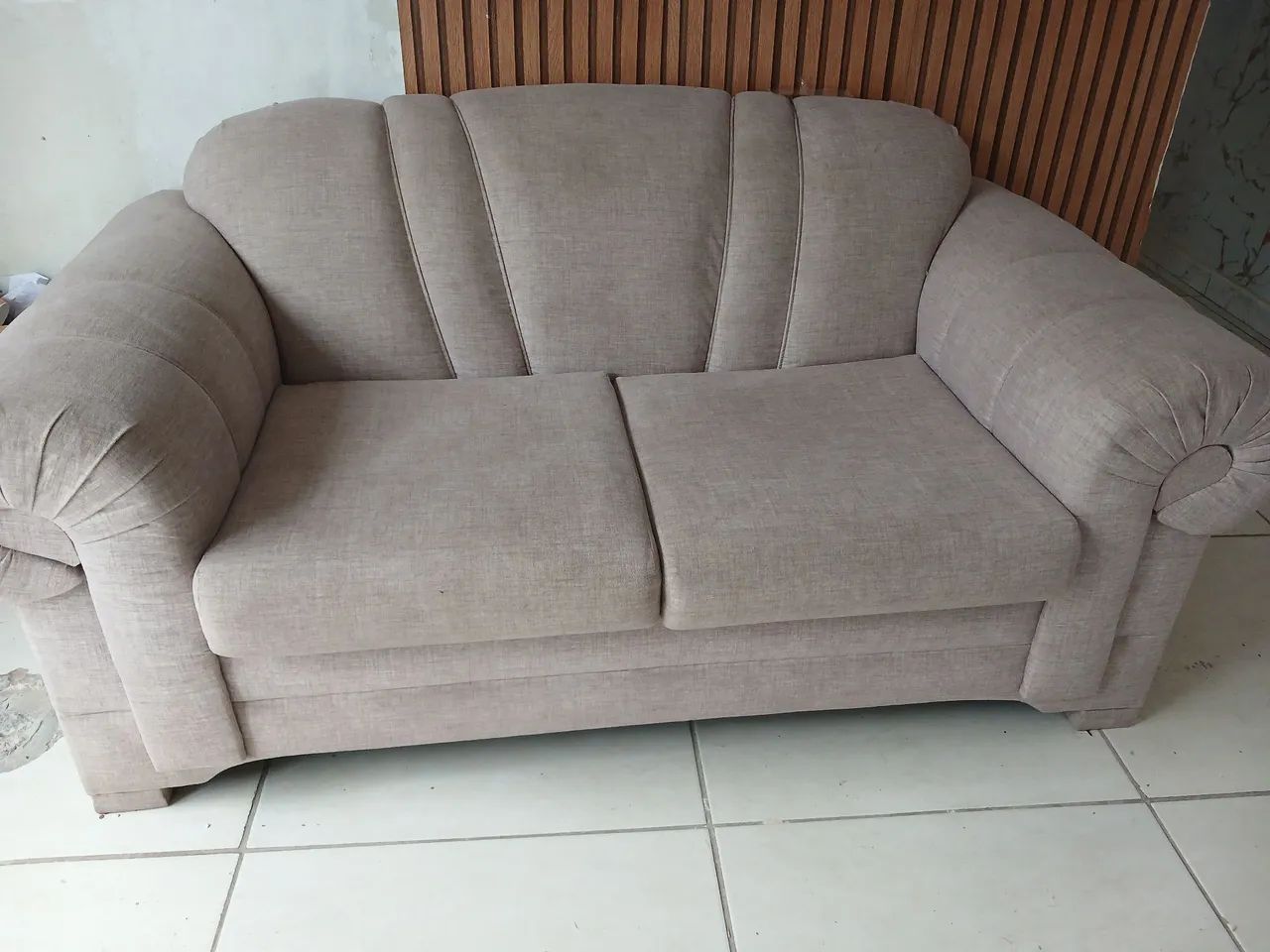 Sofá confortável de espuma e personalizado 