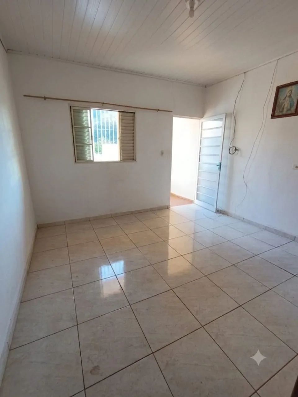 2 quartos , sala , cozinha , 1 Banheiro e área de serviço 