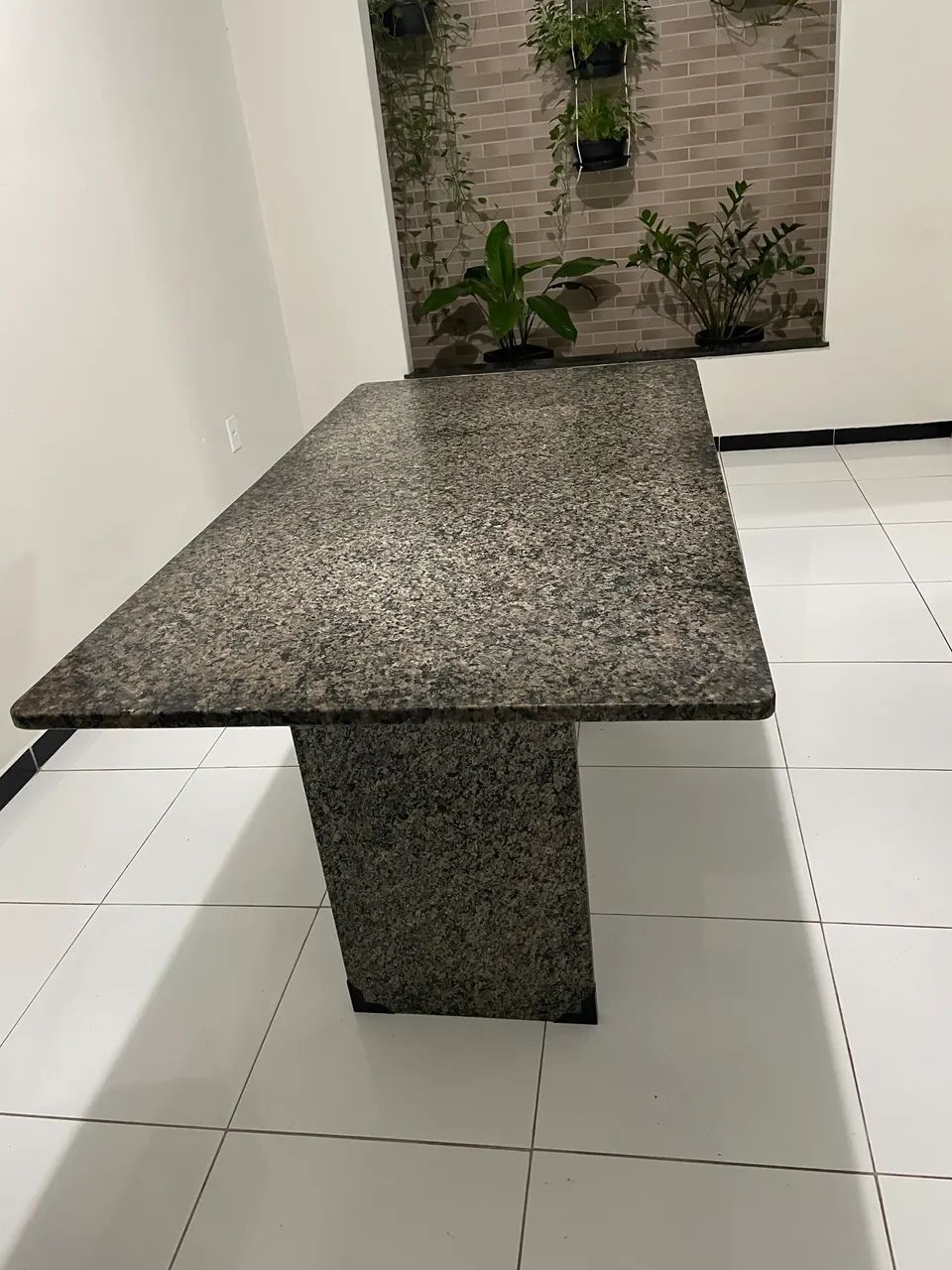 Vendo mesa de mármore pra 6 cadeiras  - Foto 2