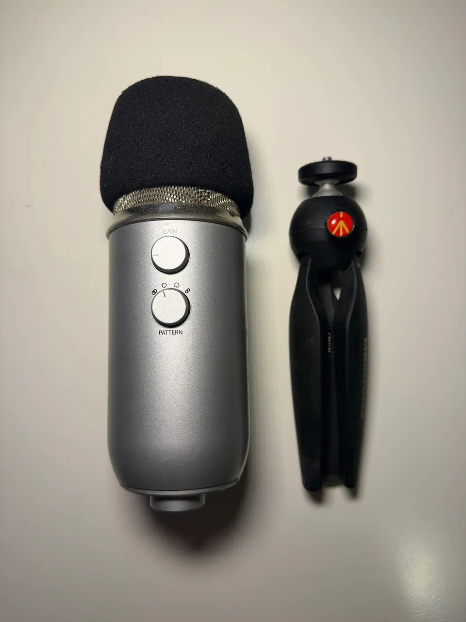 Microfone Blue Yeti USB Microphone - Semi novo, Ótimo estado