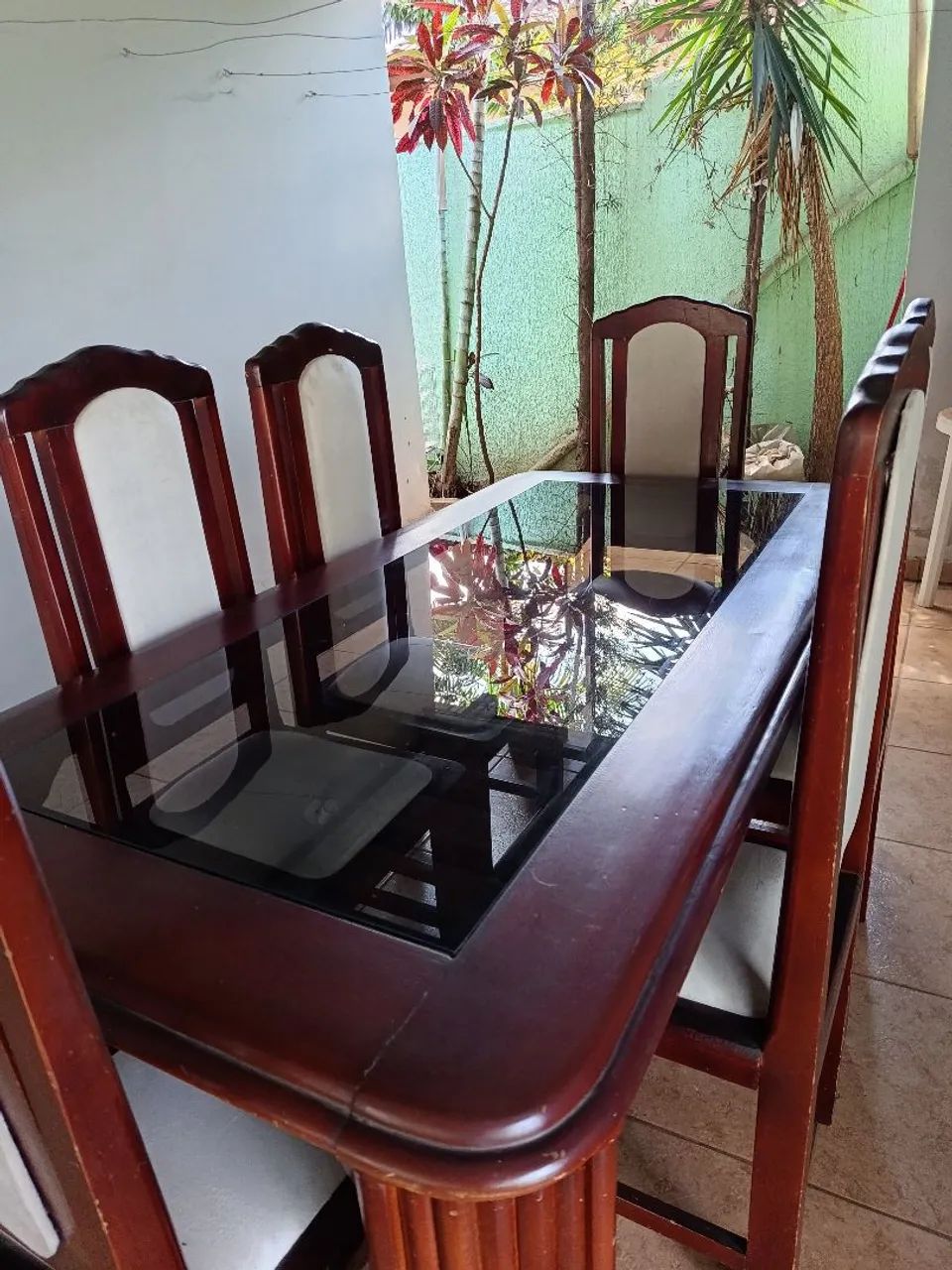 MESA DE JANTAR DE MADEIRA COM 6 CADEIRAS  - Foto 5
