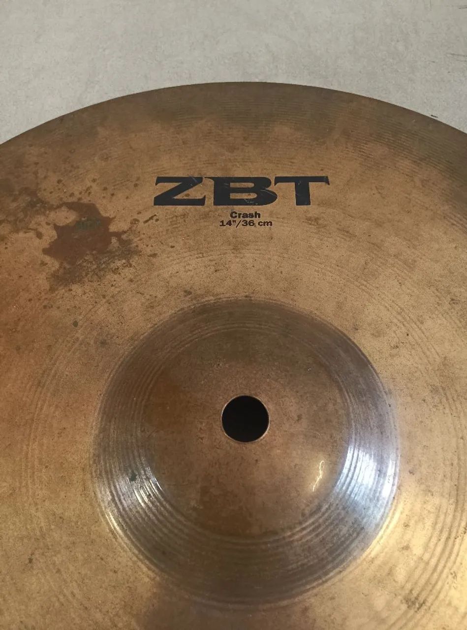 Prato de bateria Zildjian ZBT Crash 14, liga B8, sem detalhes