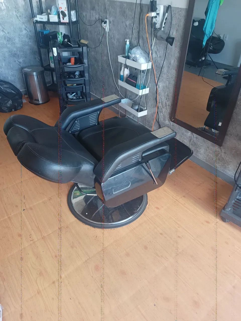 Poltrona de barbeiro - Suporte 150kgs - Foto 2