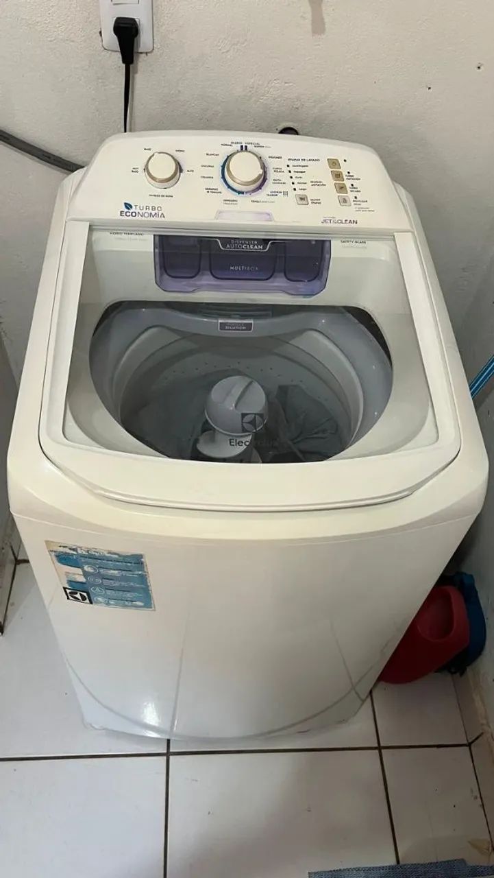 MÁQUINA DE LAVAR ROUPA 