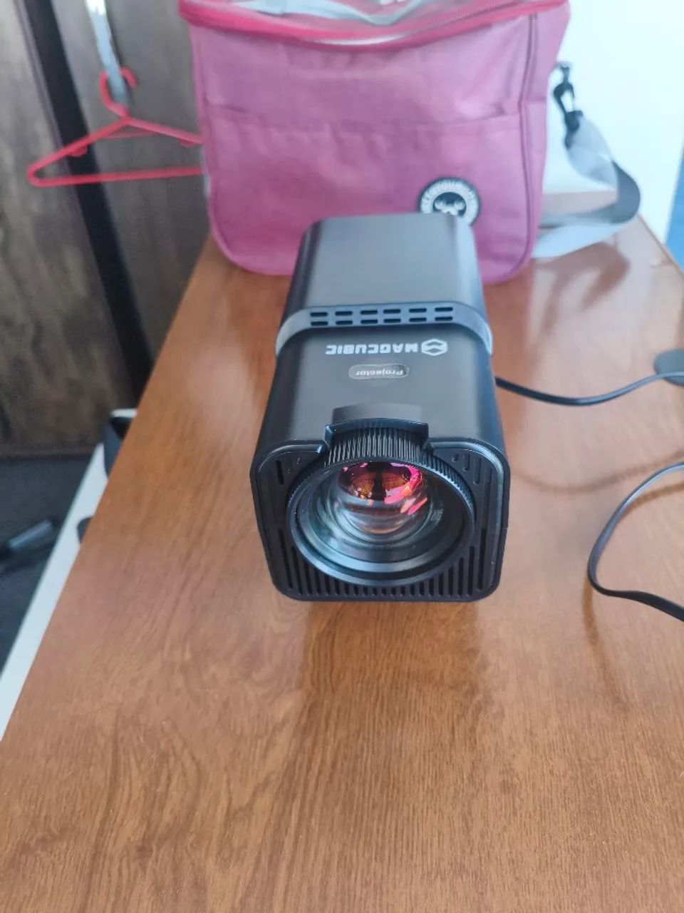 Vendo projetor HY320 bem pouco usado.Android 11.0. MARCA: MAGCUBIC - Foto 3