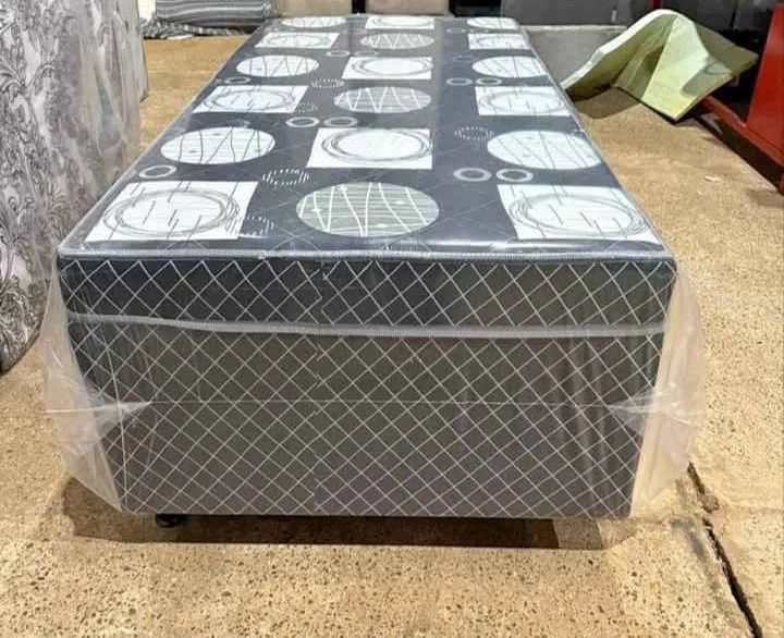 Cama solteiro com espuma 