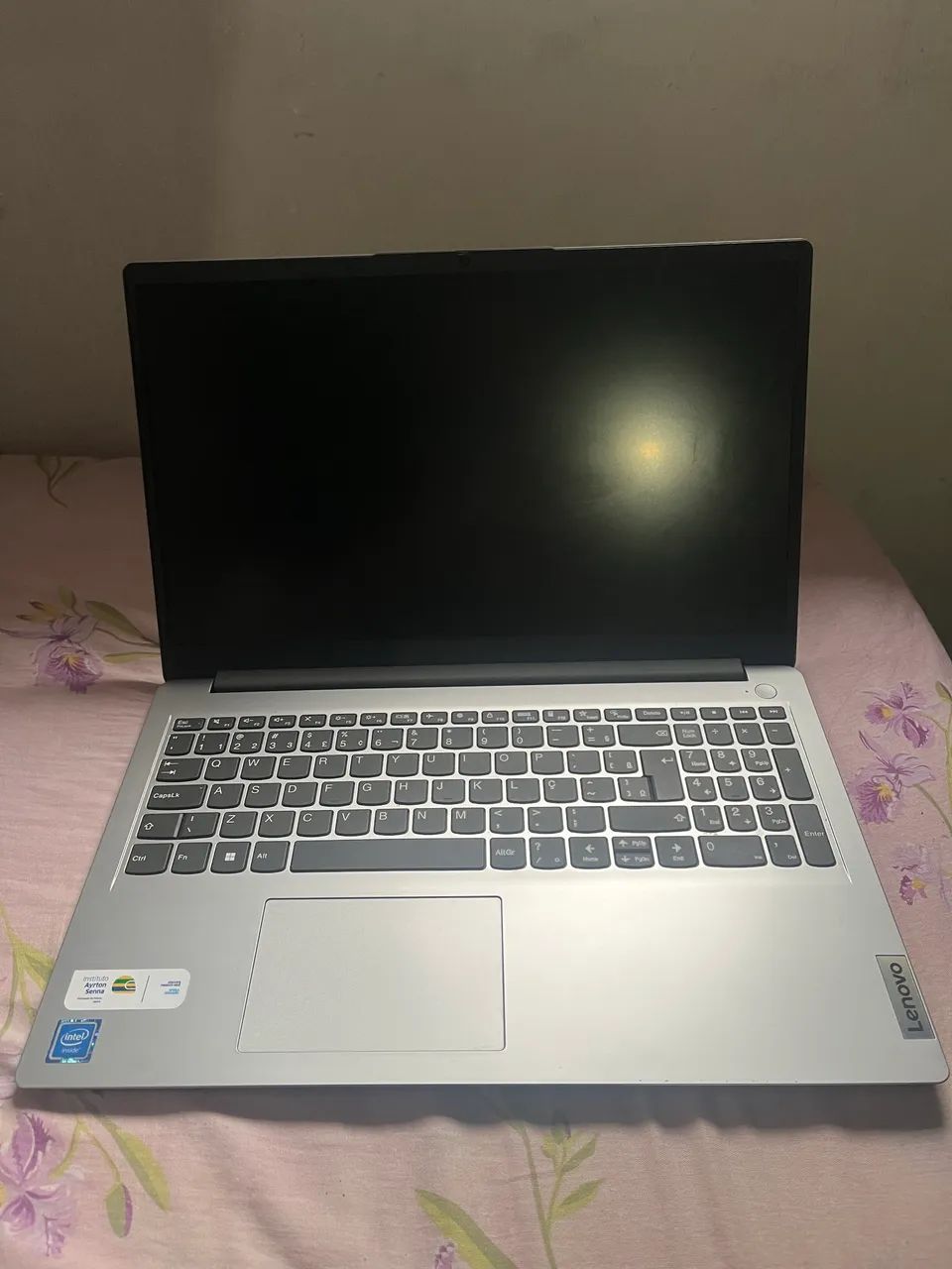 Vendo notebook Lenovo para estudos e trabalho 
