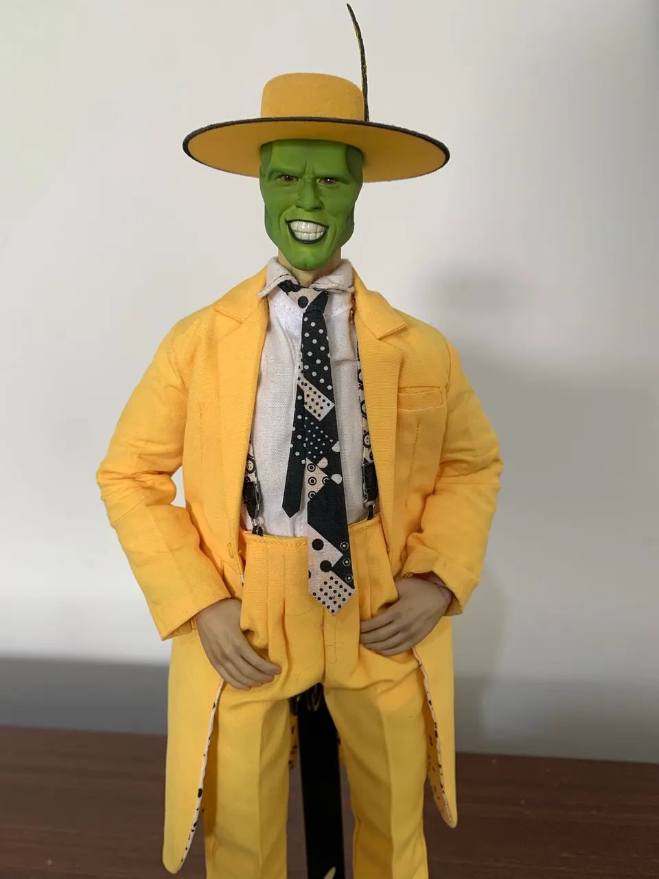 O máscara asmus TOYS figure com caixa - Hobbies e coleções