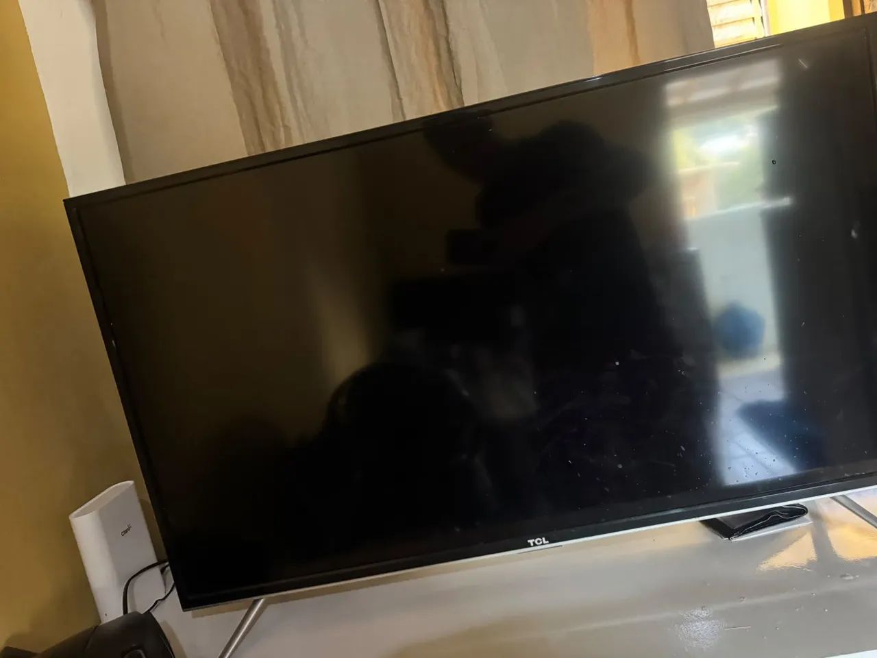 Tv 1 mês de uso nova de tudo 
