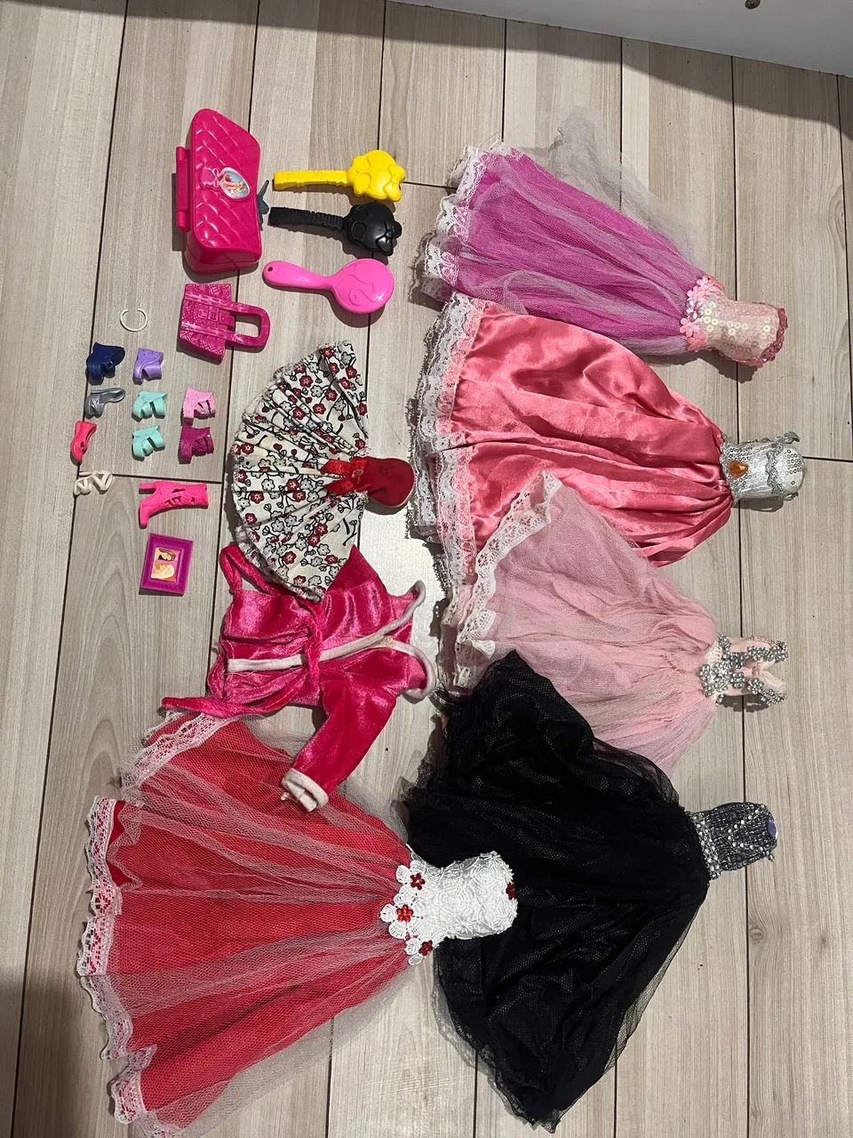 Lote de Barbies (sucata e acessórios)  - Foto 2