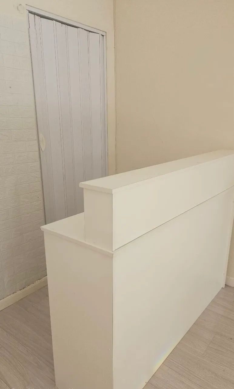 Balcão de Atendimento Branco com Gaveta e Chave - Excelente Estado - Foto 2