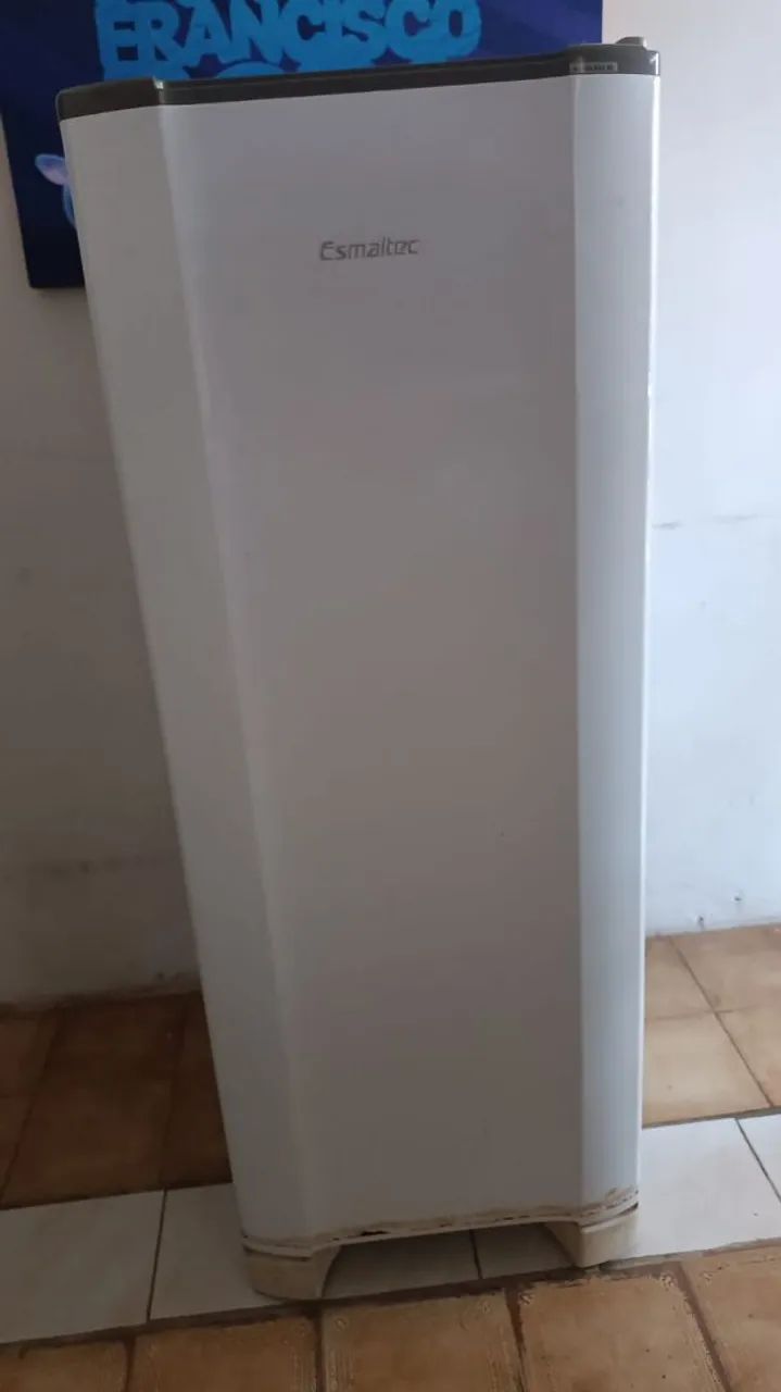 Geladeira bem conservada 