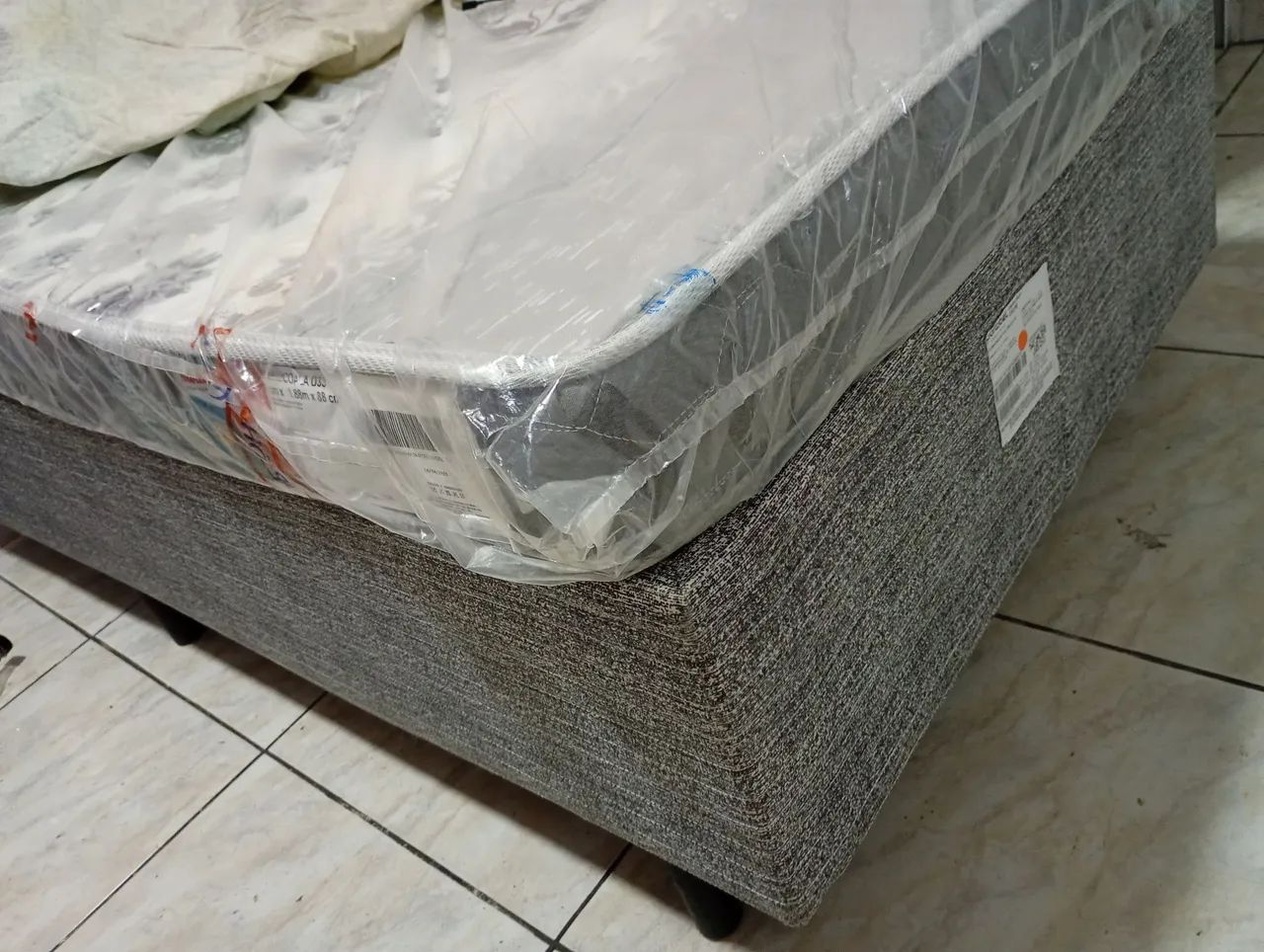 Cama box solteiro e colchão novo