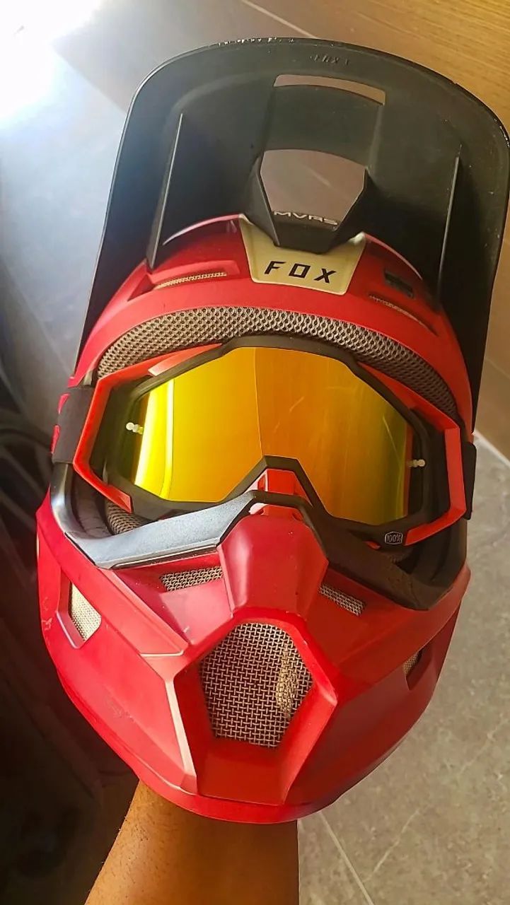 Capacete fox