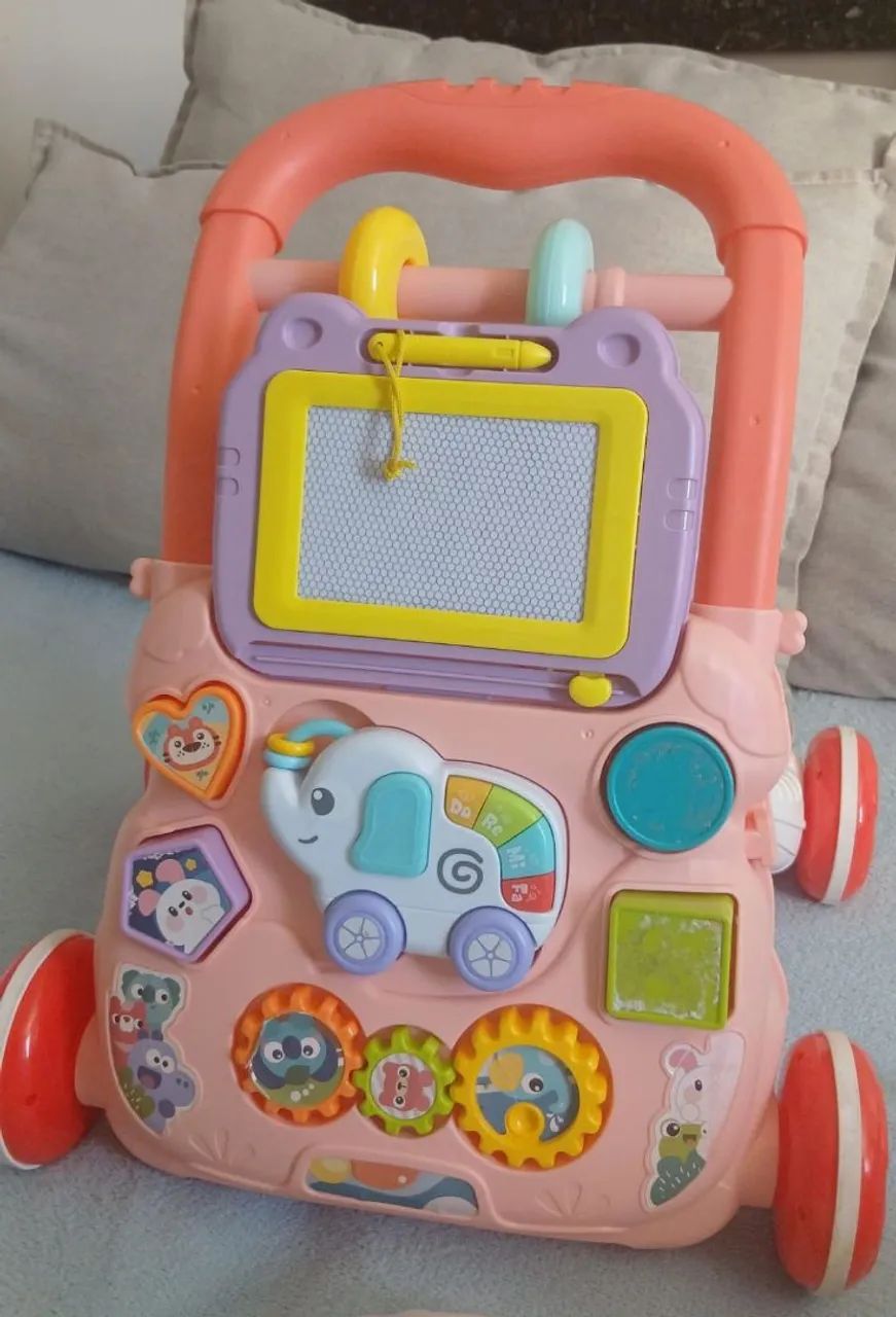 Andador interativo de bebê 