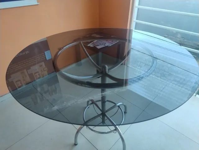 MESA EM VIDRO FUMÊ 1,6M COM SUPORTE CROMADO - Foto 2