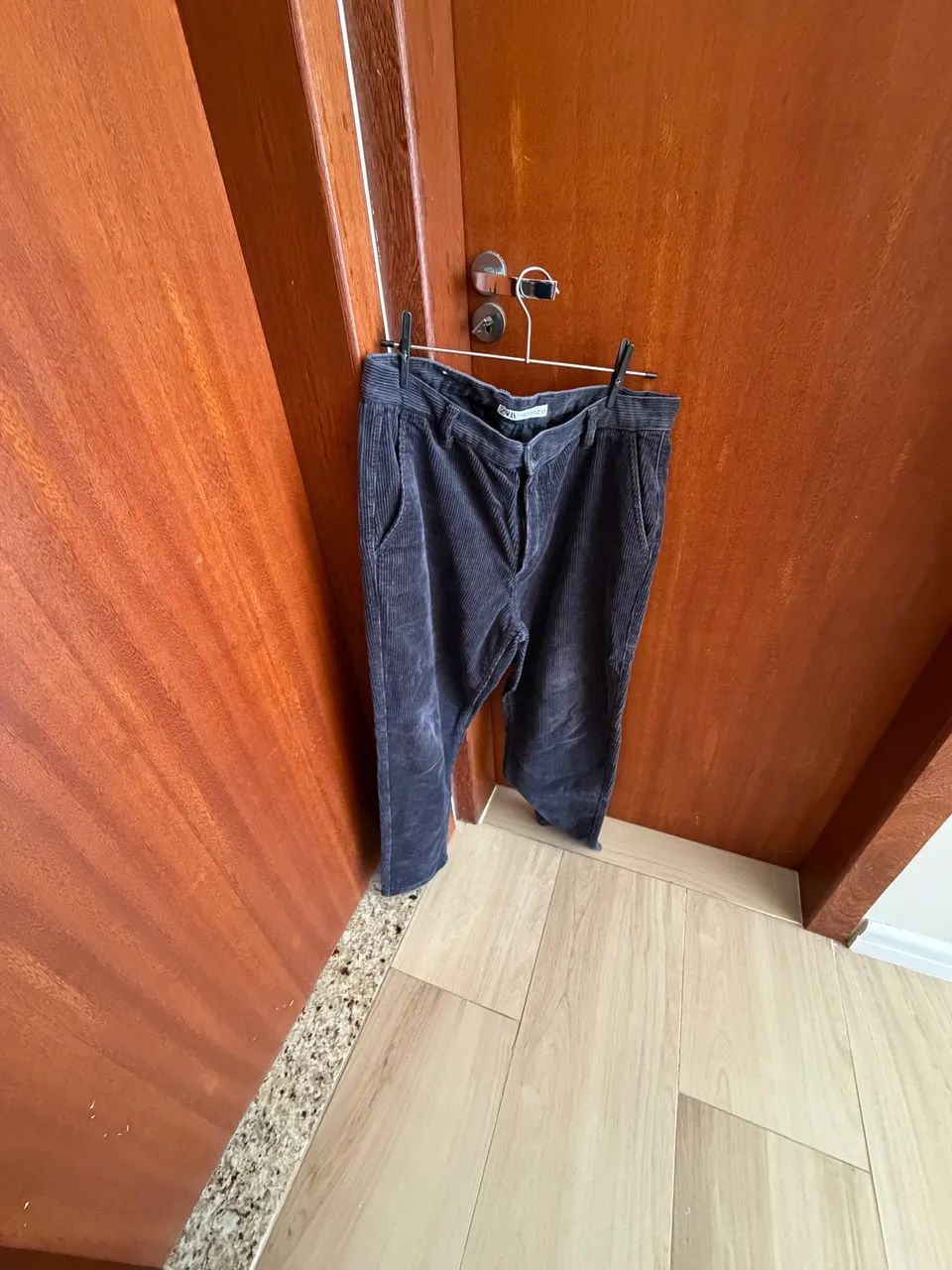Calça azul  veludo Zara 