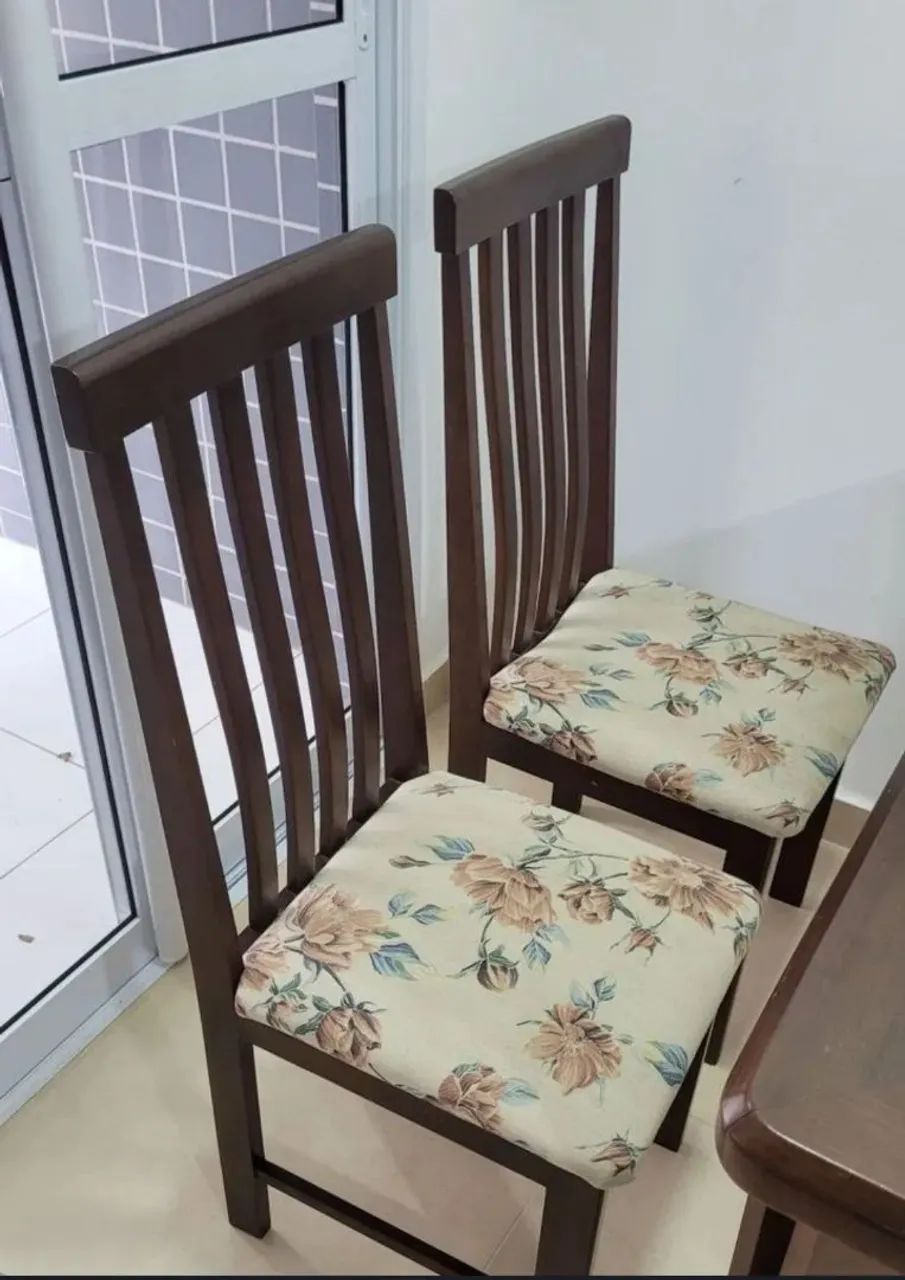 Mesa de madeira com tampo de vidro, 4 cadeiras - Foto 3