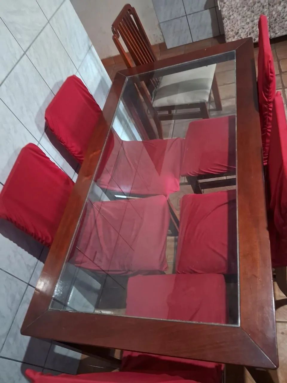 Mesa de madeira e vidro com 06 cadeira - Foto 4