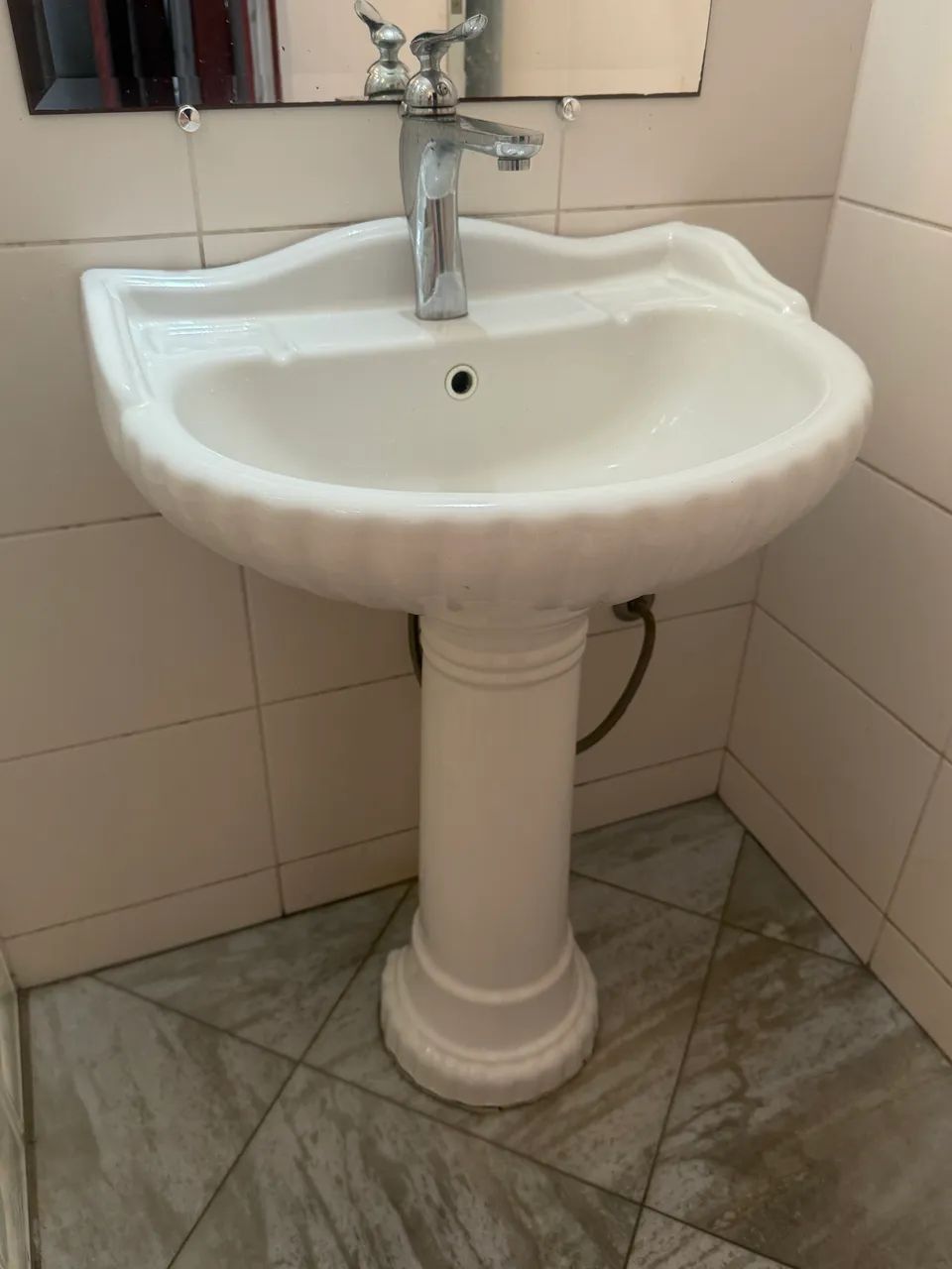 Pia de Banheiro com Coluna + Torneira - Ótimo Estado - Foto 2