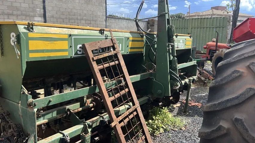 Plantadeira Tatu PST2 8 linhas. Vende ou aluga.