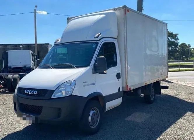 Iveco 35s14 baú ano 2015 - Foto 4