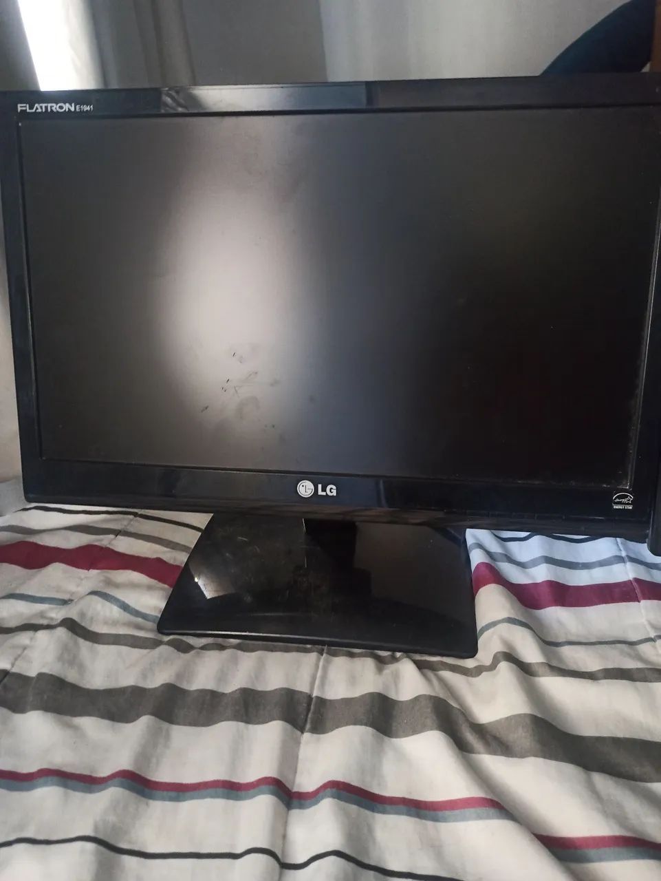 Vendo dois monitores