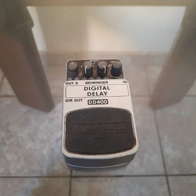 Pedal Behringer DD400 Digital Delay para Guitarra e Baixo