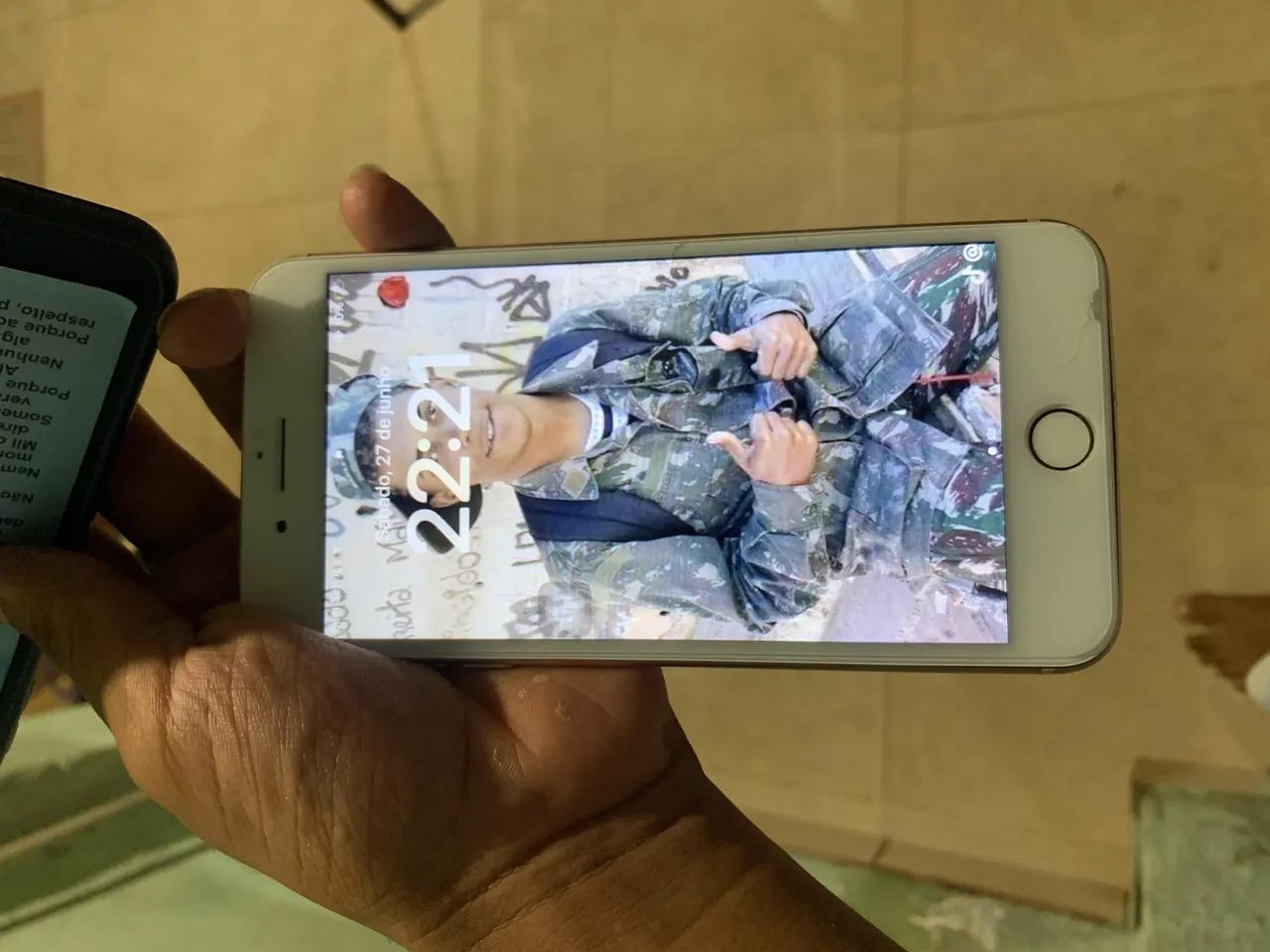 8 plus para vender ou trocar em outro iPhone volta em dinheiro  - Foto 3