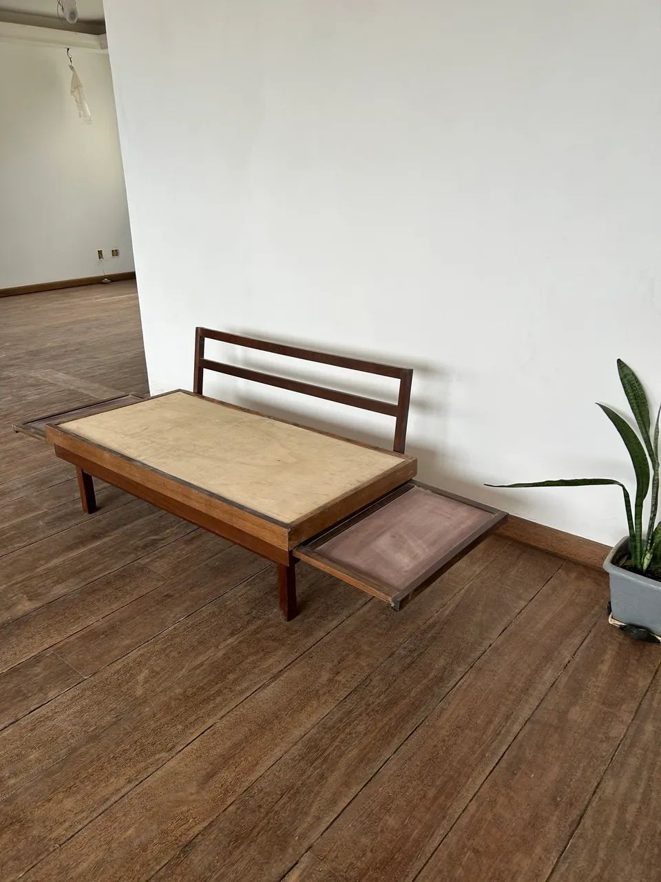 Sofá cama de madeira anos 60 