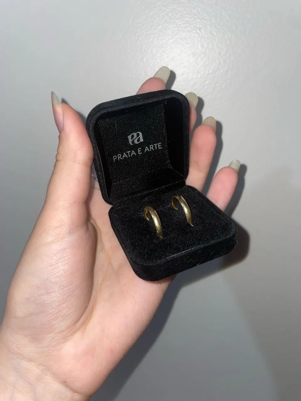 Vendo par de alianças ouro 18K.