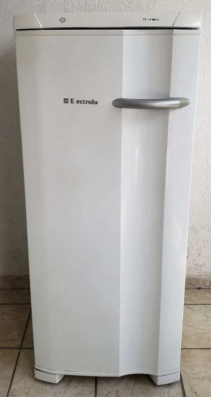 Freezer Vertical Electrolux FE 18 145L