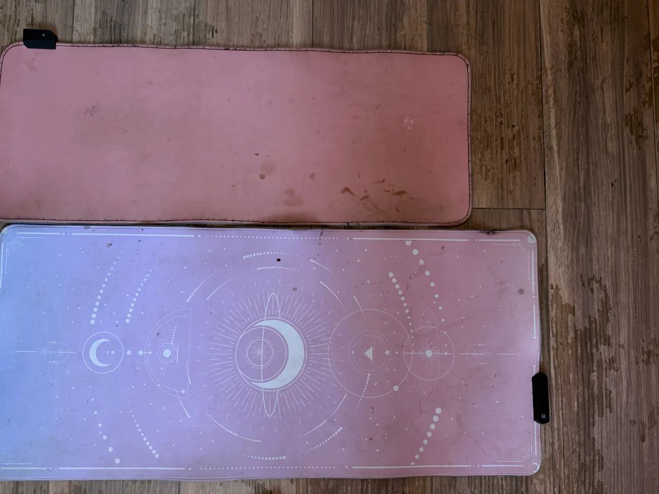 Dois mousepads 