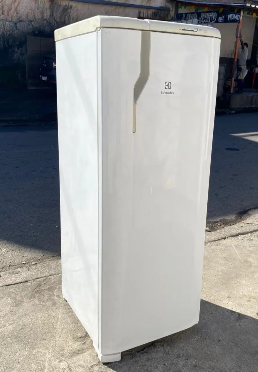 Geladeira Eletrolux semi nova 280 litros  - Foto 4