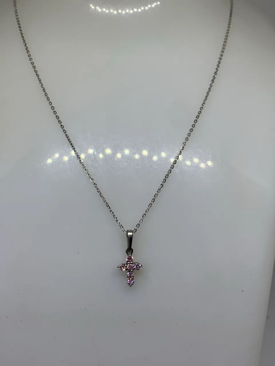 lindo colar de prata com pingente de cruz rosa - Foto 2