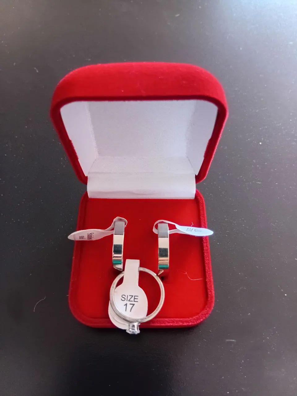 Conjunto de alianças prateadas 