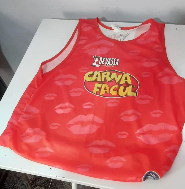 Regata Carvafacul Devassa Vermelha Estampada Tamanho M - Foto 2