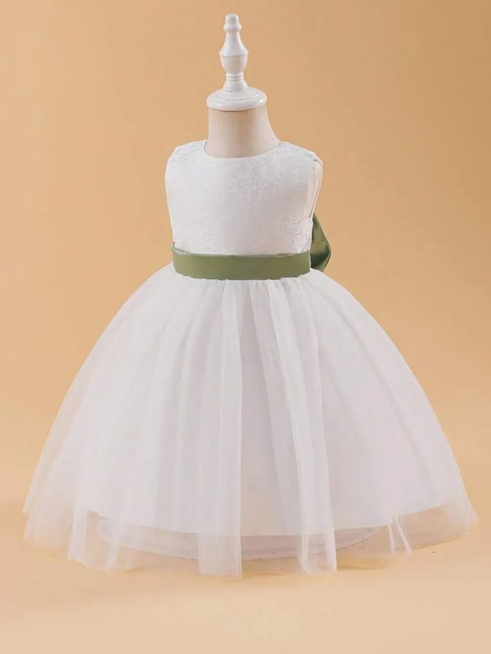 Vestido Branco com Laço Verde - Foto 3
