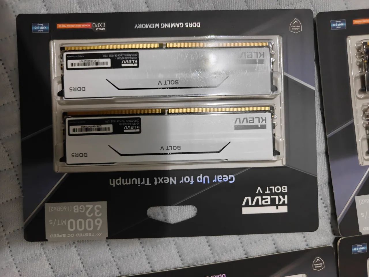 Kit memória ddr5 32gb 2x16gb Klevv bolt 6000mhz cl30
