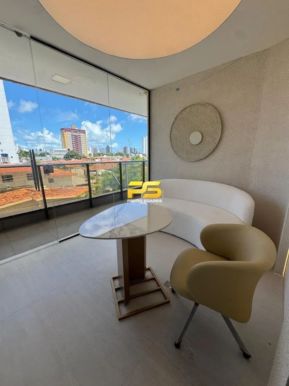 SALA COMERCIAL MOBILIADA PARA LOCAÇÃO NO BAIRRO DOS ESTADOS COM 28 M² REF: 135