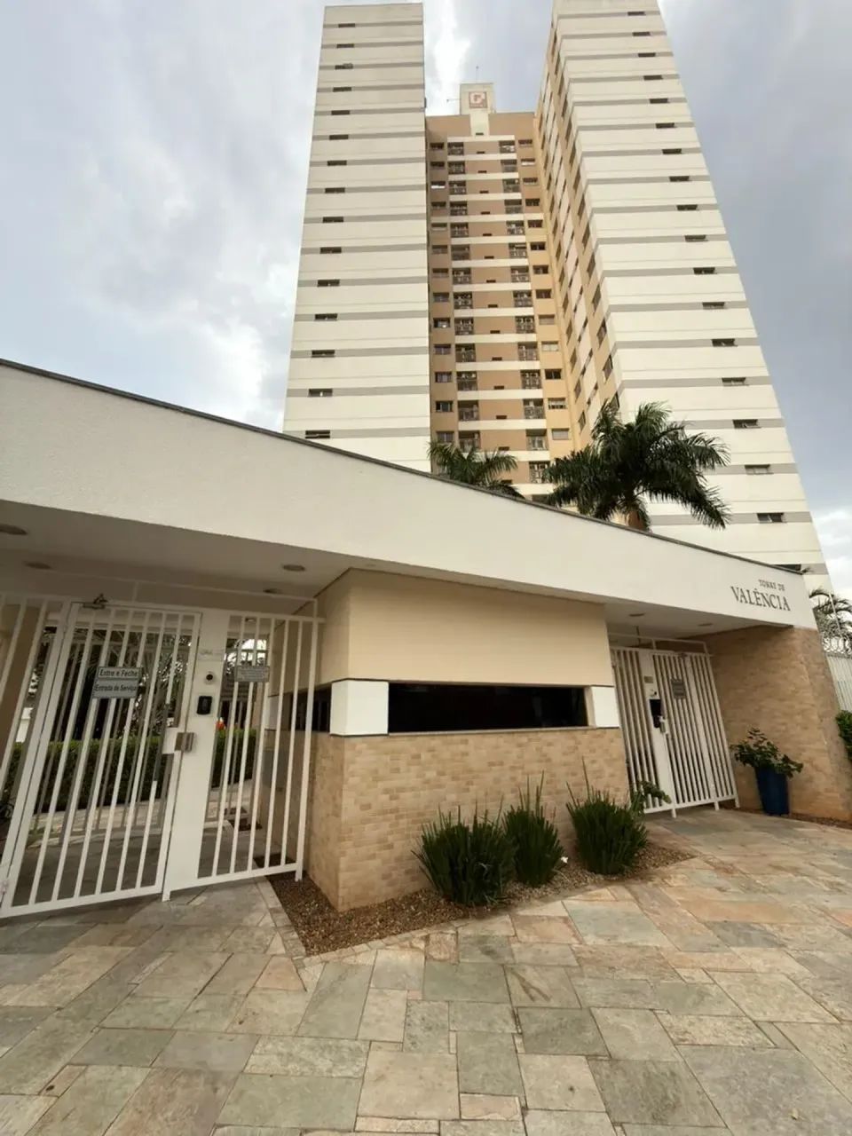 Alugo apto com 152m² - 2 suítes, sendo uma com closet em Bosque da Saúde em Cuiabá-MT