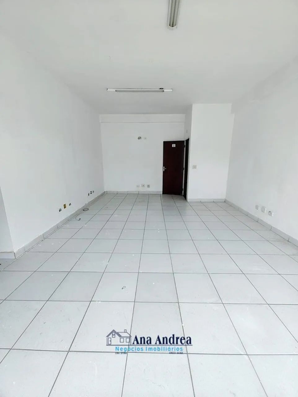 Sala em prédio comercial na Avenida Paulo Ayres! - Foto 2
