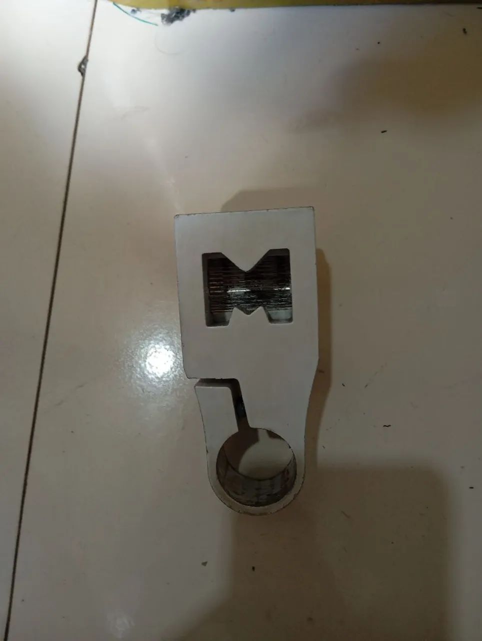 Mesinha Mônaco semi nova branca  - Foto 2