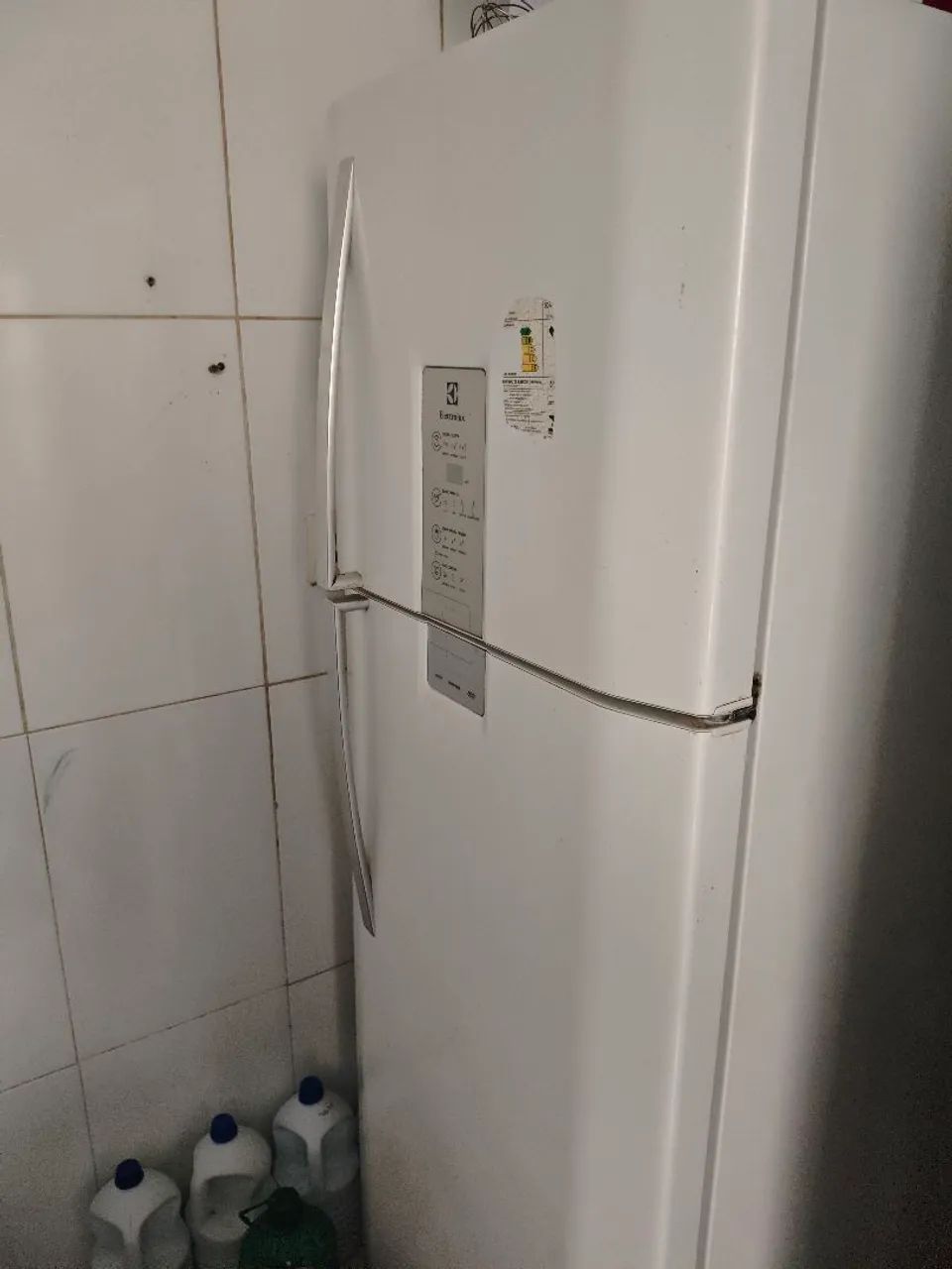 Geladeira vazando gás 