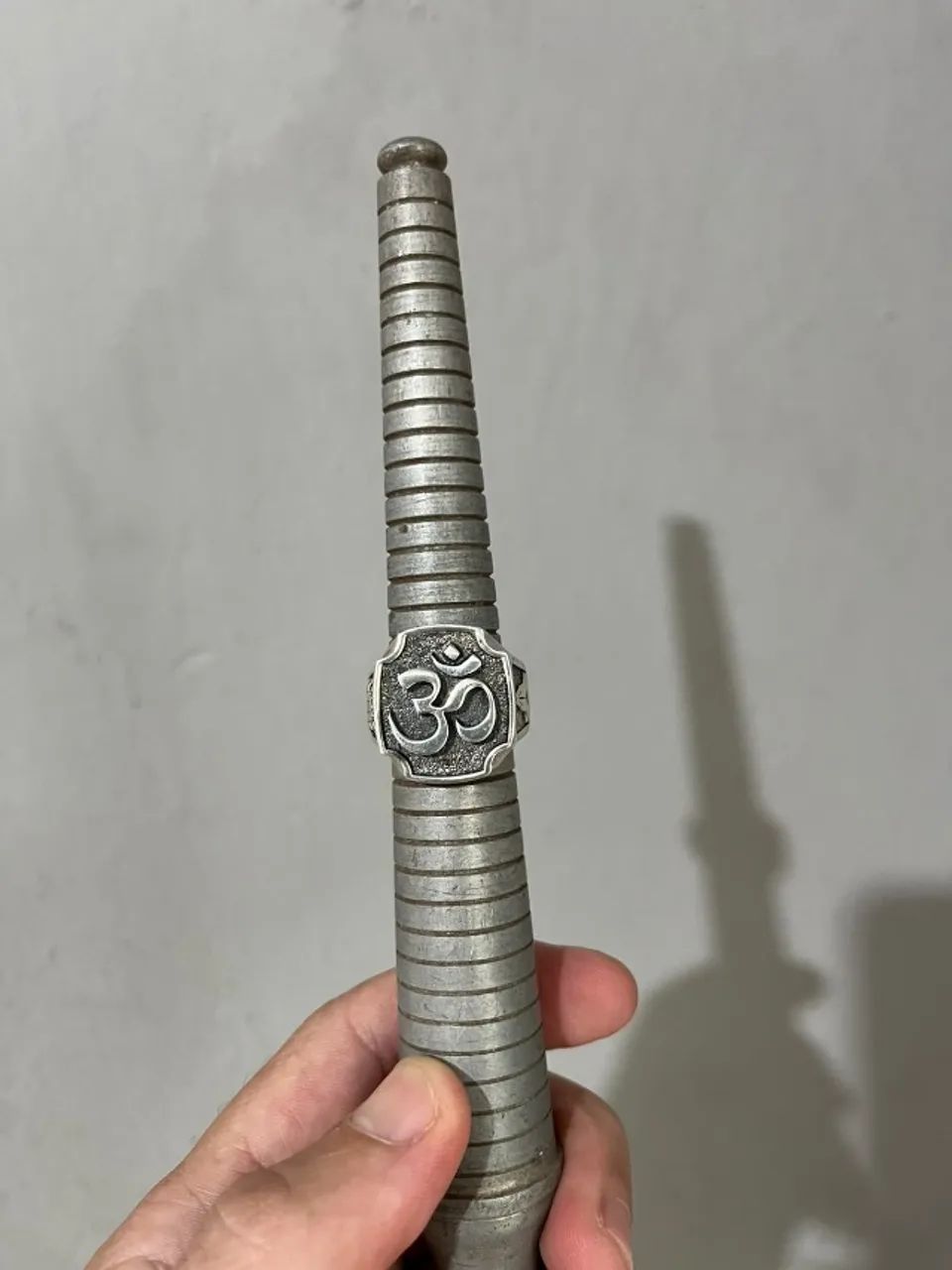 ANEL DE PRATA MANTRA OM - Foto 3